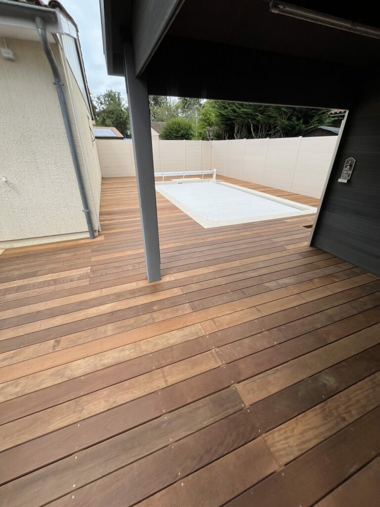 Magnifique Terrasse Piscine (80m2) en Bois exotique Ipé