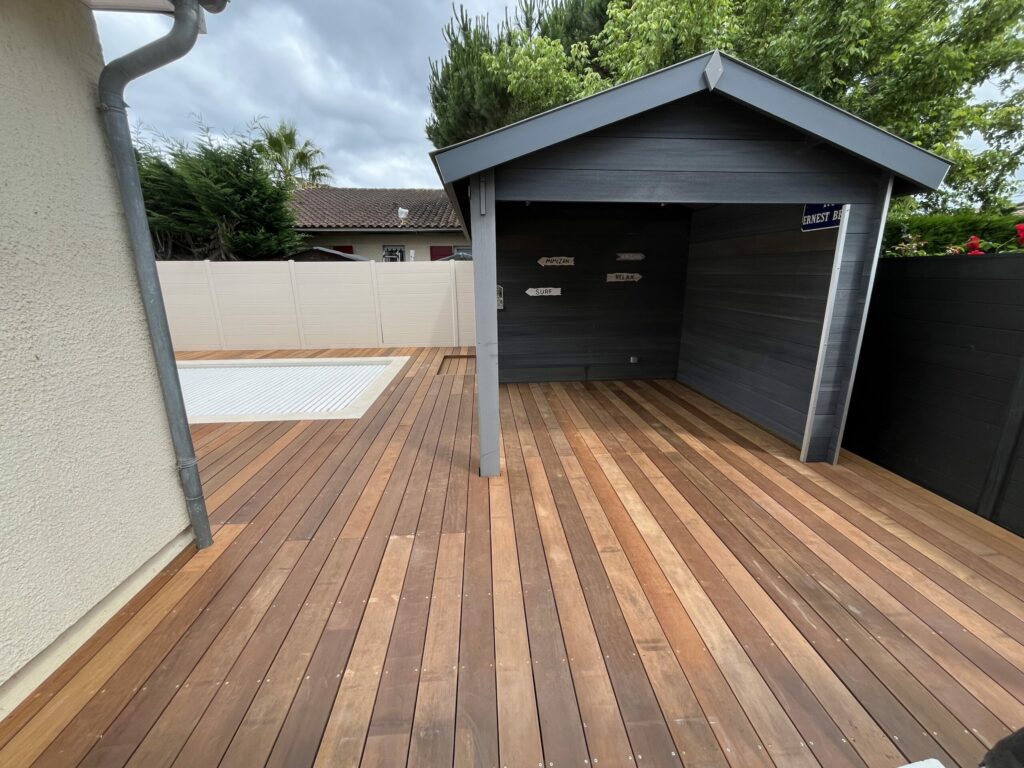 Magnifique Terrasse Piscine (80m2) en Bois exotique Ipé