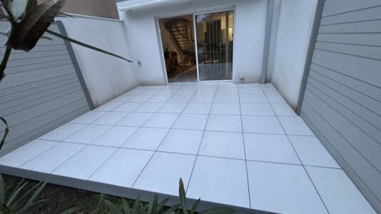 Réalisation d’une Terrasse Grès Cérame 20m2 sur Ossature Acier Inox à Mérignac