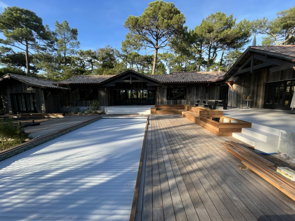 Magnifique Projet sur mesure : Terrasse bois exotique, piscine, allées, escaliers, balcons