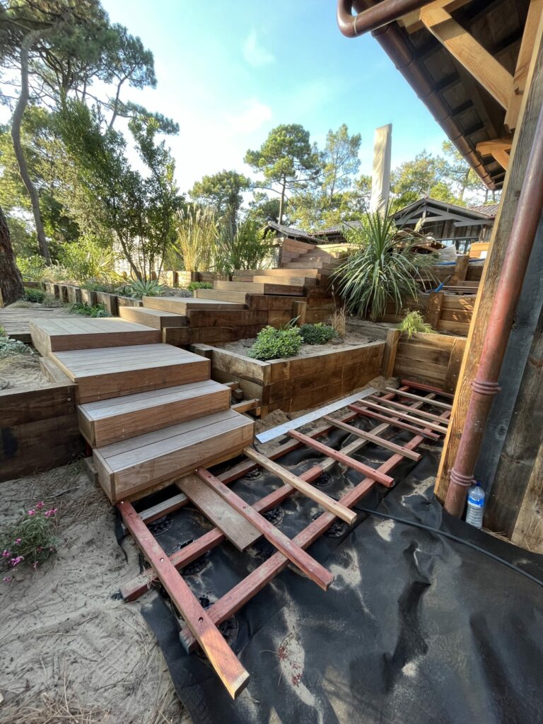 Magnifique Projet sur mesure : Terrasse bois exotique, piscine, allées, escaliers, balcons