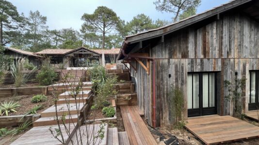 Magnifique Projet sur mesure : Terrasse bois exotique, piscine, allées, escaliers, balcons