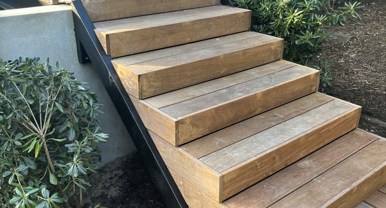 Réalisation d’un Escalier en bois exotique au Cap Ferret