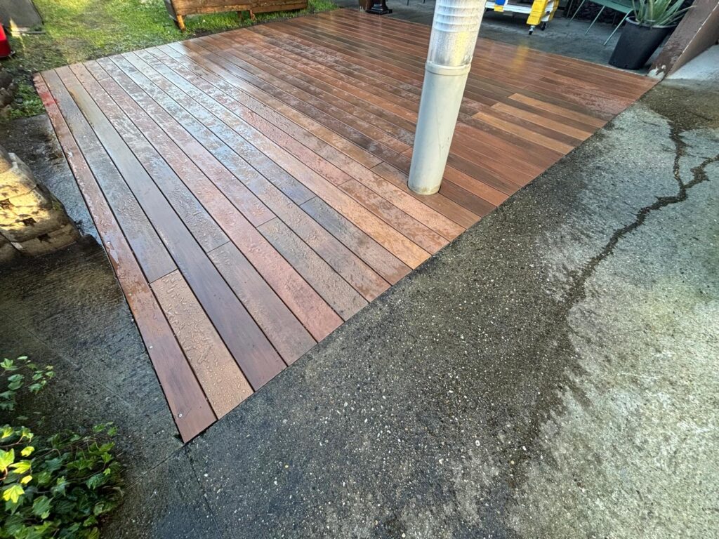 Remplacement d’une terrasse en pin par un Bois composite anti-dérapant de marque Silvadec, Nuances Ipé